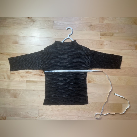 Olsen Collection black top, size 8 - Picture 4 of 5